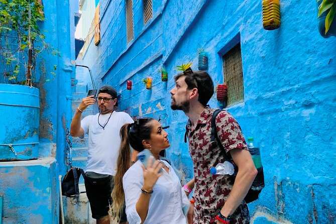 Private Walking Tour in Blue City Jodhpur - Nine entrances, an old well, and a 250-year-old ficus