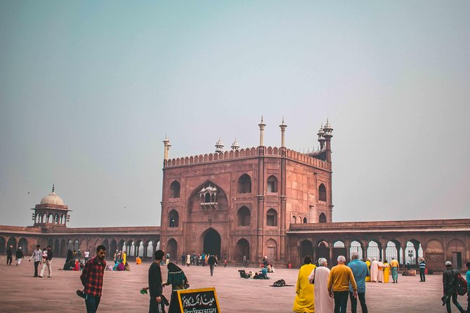 Red Fort & Old Delhi: Half Day Heritage Walking tour - Naughara and the quieter side of Chandni Chowk