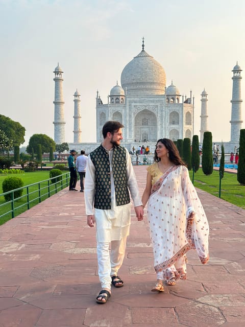 Rent a sari or kurta pajama for Taj Mahal visit & picture - Three hours inside the Taj Mahal complex