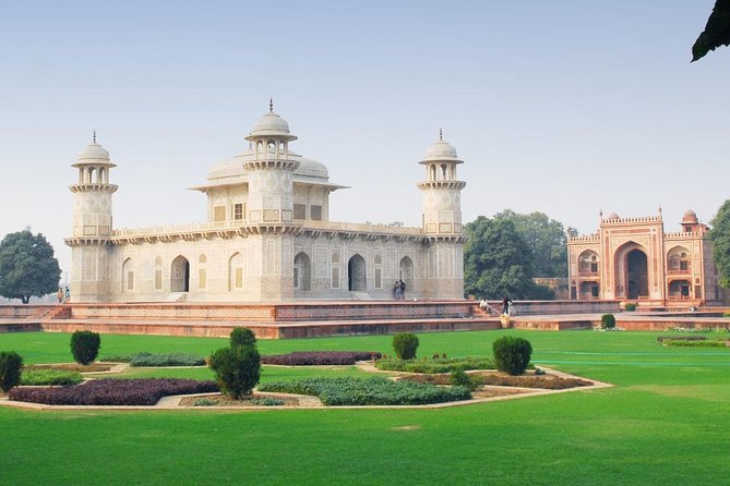Same Day Taj Mahal & Agra Fort Tour with Skip The Line Tickets - What the private car adds