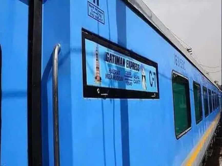 Same Day Taj Mahal Tour from Delhi by Gatimaan Express Train - The 105-minute ride to Agra