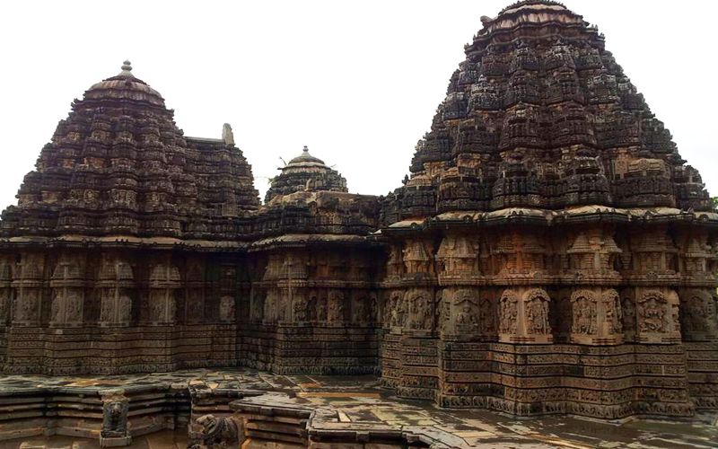 Shivanasamudra Waterfalls & Ancient Somnathpur Tour - Reading the carvings at Chennakesava Temple