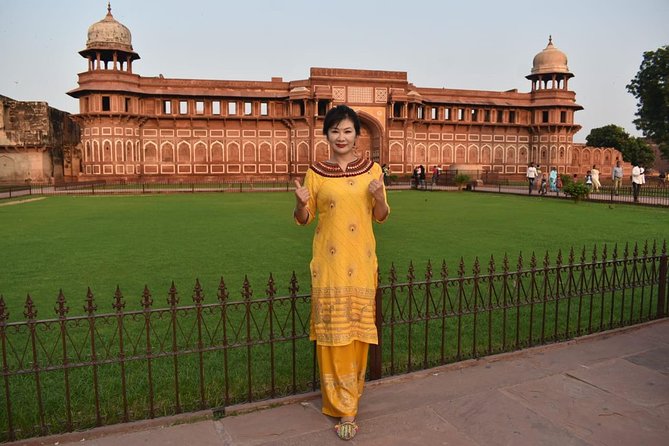 Skip the line "Taj Mahal" & "Agra Fort" Tickets with live Tour Guide. - Why a guide changes the Taj Mahal visit