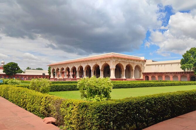 Skip The Line Taj Mahal & Agra Tour by AC Car From Agra - Lunch at the DoubleTree by Hilton