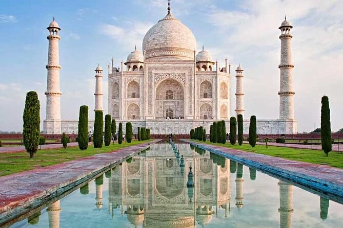 Skip-The-Line Taj Mahal Private Guided Tour - Entering the Taj Mahal Complex With a Personal Guide