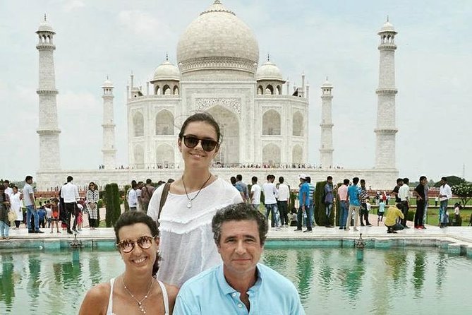 Skip-the-Line Taj Mahal Private Guided Tour with Mausoleum Entry - Meeting your guide in Agra
