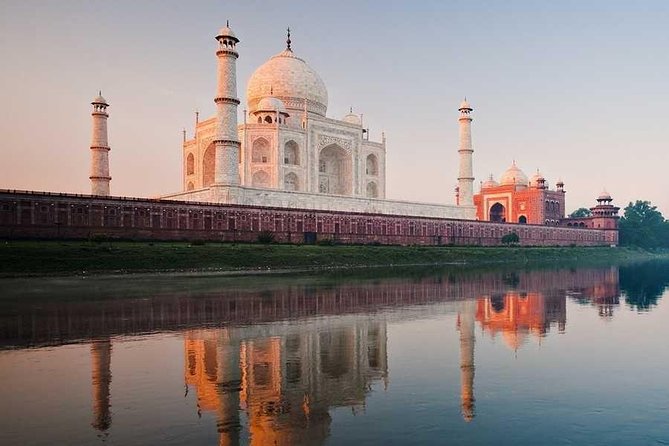 Skip-the-Line Taj Mahal VIP Entrance Tour - The guide makes the biggest difference