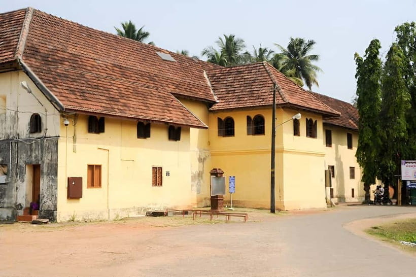 Stories of Jew Town: Guided Heritage Walk in Kochi - Entering Paradesi Synagogue