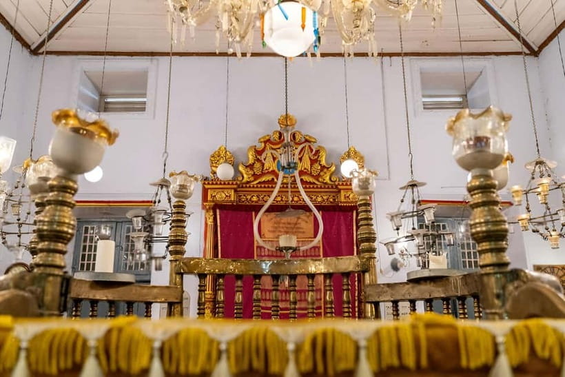 Stories of Jew Town: Guided Heritage Walk in Kochi - What the guides add to the experience