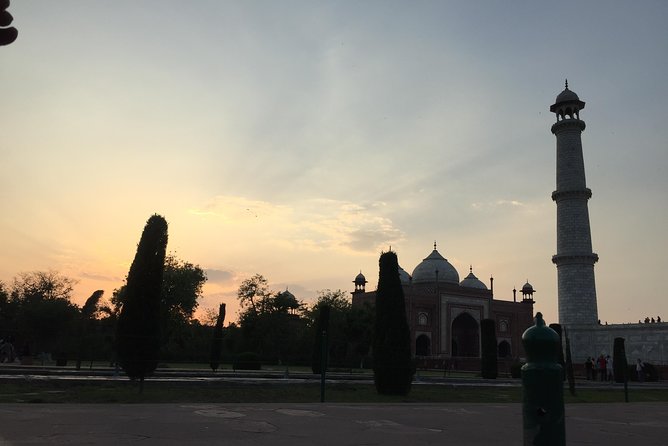 Sunrise Taj Mahal Tour With Female Tour Guide - How customizable is the day?