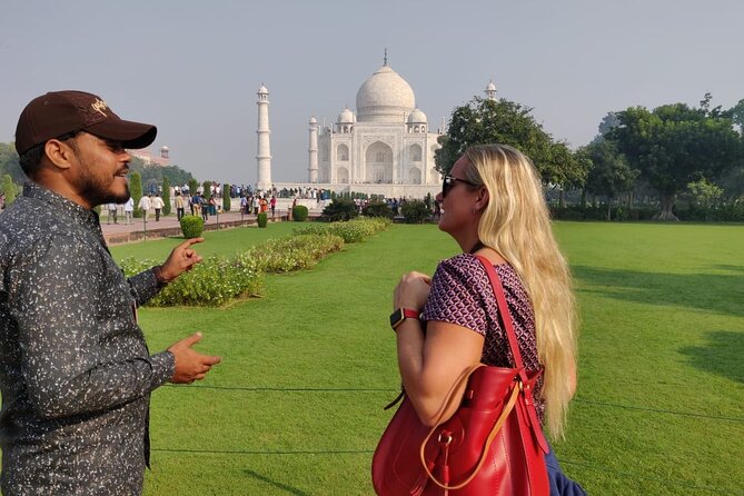 Taj Mahal, Agra Fort & Baby Taj Tour from Delhi - All Inclusive - Agra Fort and the Mughal court