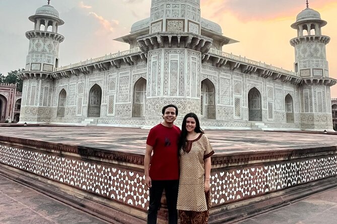 Taj Mahal, Agra Fort & Baby Taj Tour from Delhi with Meal - Agra Fort and the Mughal court