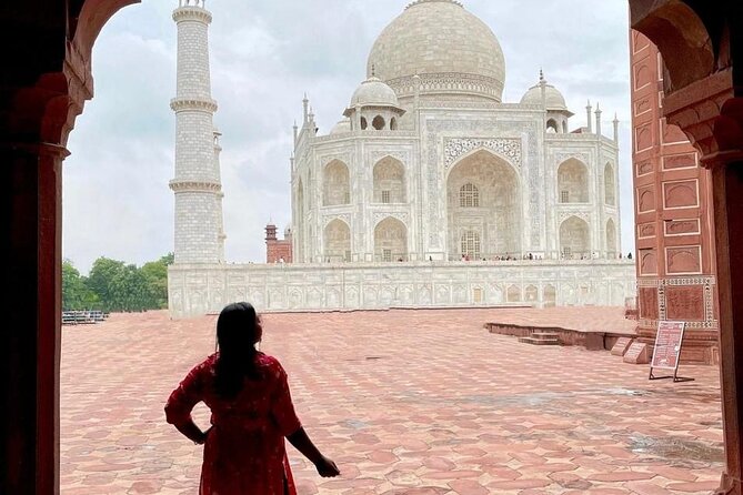 Taj Mahal, Agra Fort & Baby Taj Tour from Delhi with Meal - Lunch at the DoubleTree by Hilton Hotel Agra