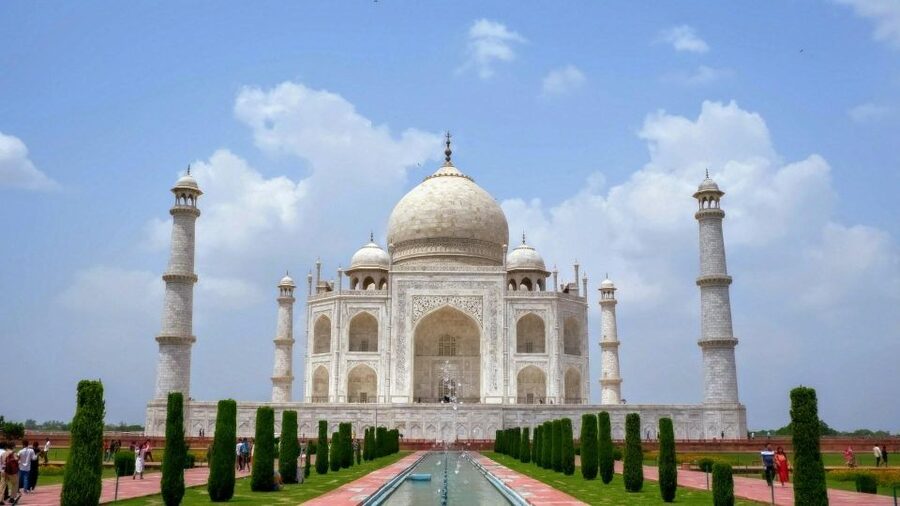 Taj Mahal & Agra Fort Private Tour with Lunch & Pickup - Entering the Taj Mahal with a private guide
