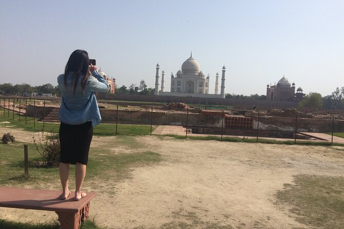 Taj Mahal Day Tour - Two hours inside Agra Fort