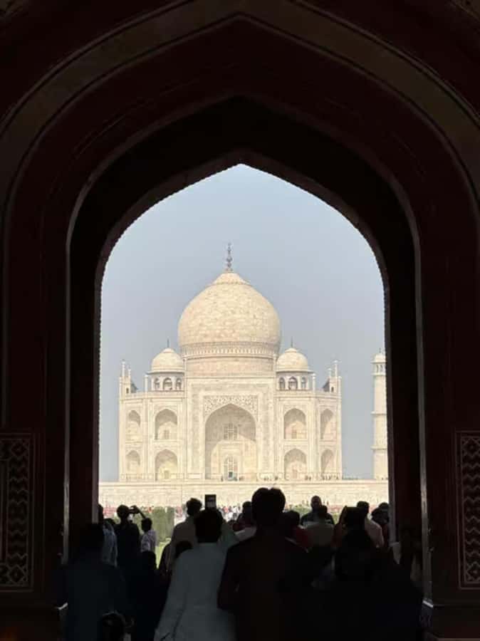 Taj Mahal: Foreigner Express Ticket (High Value) - Meeting Your Guide And Getting Inside