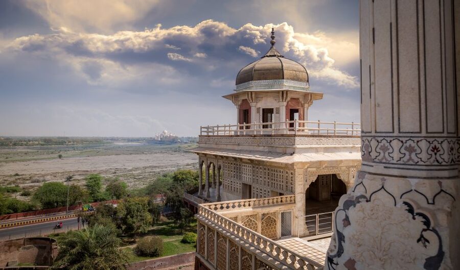Taj Mahal, Fort, Baby Taj & Mehtab Bagh Private City Tour - Lunch and the rhythm of the day