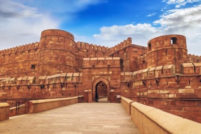 Taj Mahal Private Day Tour from Delhi by Express Train with Lunch - Lunch at the DoubleTree by Hilton Agra