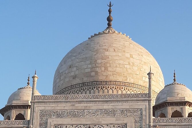 Taj mahal Private Tour with Entry Ticket and Guide - The gardens and the question of Agra Fort