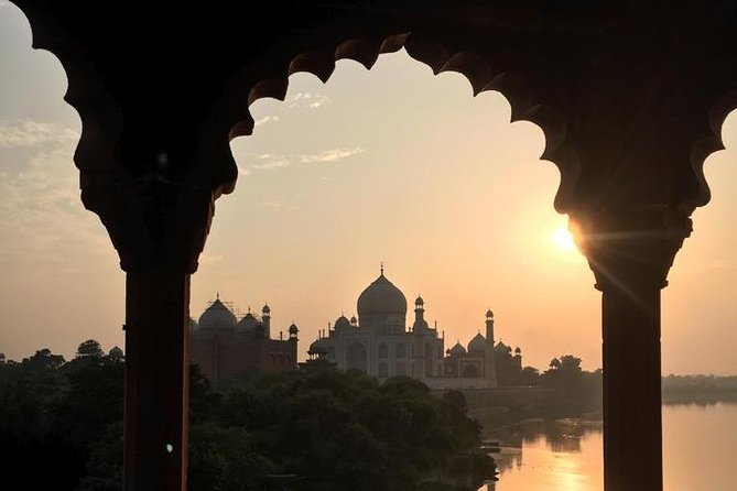 Taj mahal skip the line ticket guide and transport - Is $25 a fair price?