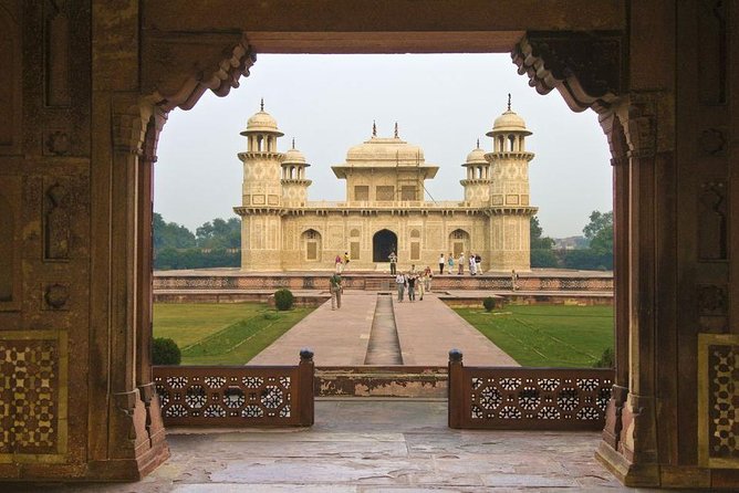 Taj Mahal Sunrise & Agra Fort Private Tour from Delhi - Breakfast after the monument