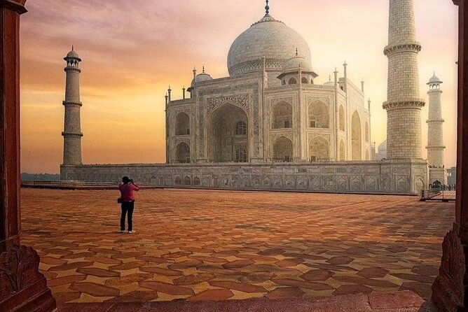 Taj Mahal Sunrise Private Guided Tour - A private car makes a long morning easier