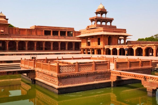 Taj Mahal Sunrise Tour With Agra Fort and Fatehpur Sikri - What the guide adds to the monuments