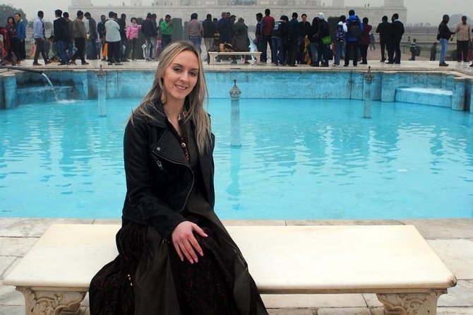 Taj Mahal Ticket - Skip the line - The free water and practical extras