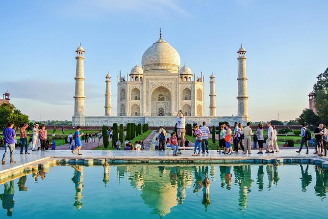 Taj Mahal Tour From Delhi By Car - Meeting your Agra guide
