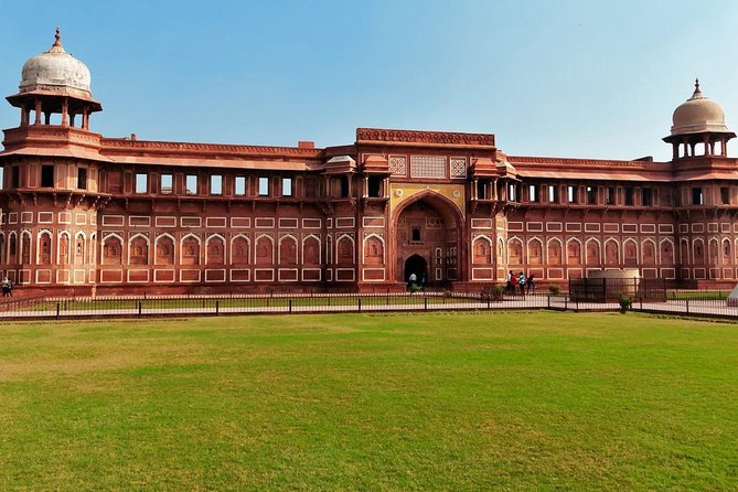 "Taj Mahal" Tour from Delhi by India's Fastest Train (Gatiman Express) - Lunch at the DoubleTree by Hilton
