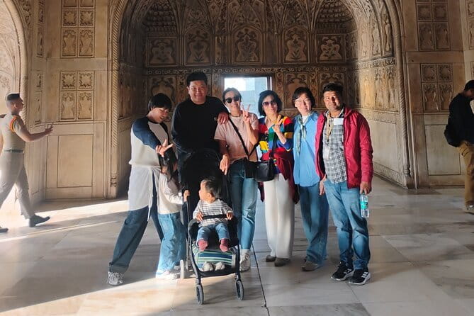 Taj Mahal visits with Licensed Guide with Entry Assistance - What the $22.68 price really covers