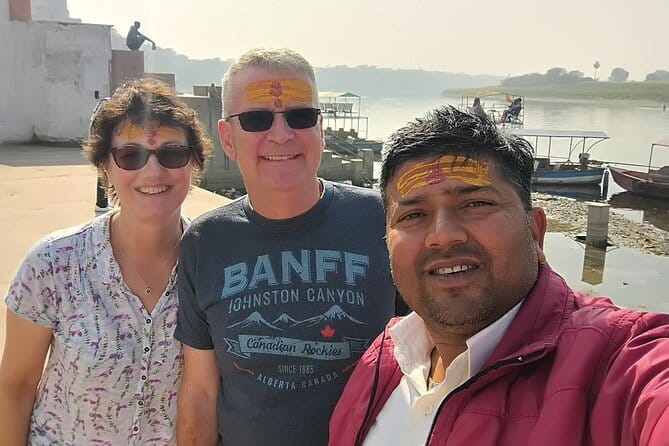 Taj Mahal visits with Licensed Guide with Entry Assistance - A three-hour schedule with no wasted transfers