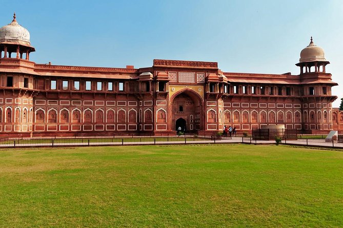 Taj with mausoleum and Agra fort visits : Choose Your Option - Why This Four-Hour Combination Works