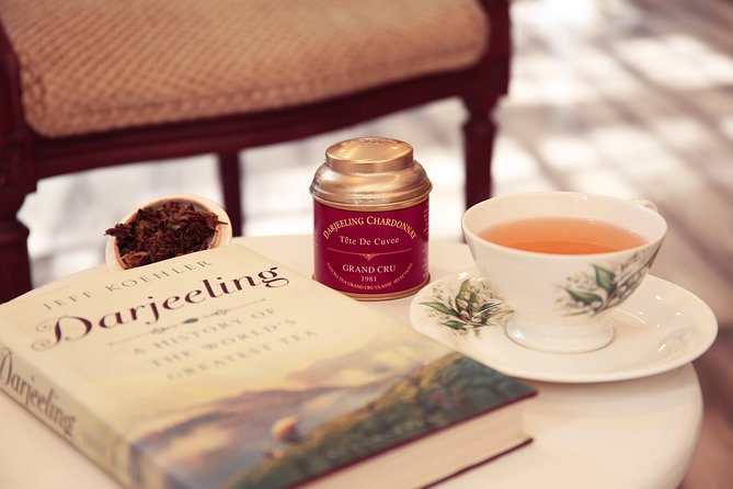 Tea Tasting Session at India's oldest tea boutique : Sancha Tea Boutique - Learning from the tea guide
