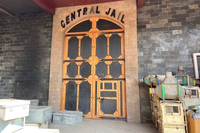 The Famous Bollywood Tour of Mumbai - Why this Bollywood tour is different from a sightseeing bus