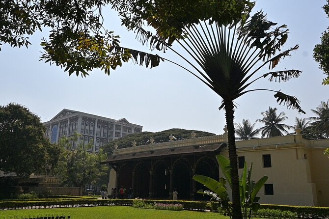 Tipu Palace + Koté Vishnu + Fort + KR Market + Jain Temple = Bengaluru Pété Walk - What the guides add to the experience