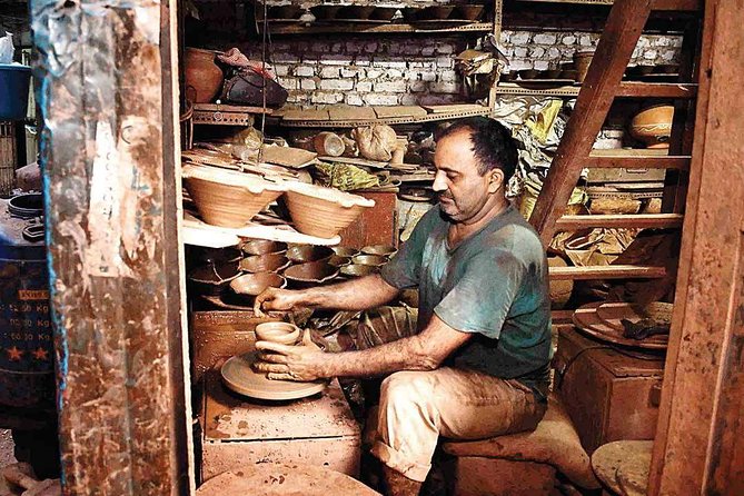 Tour of Dharavi Slum - What the Private Format Adds