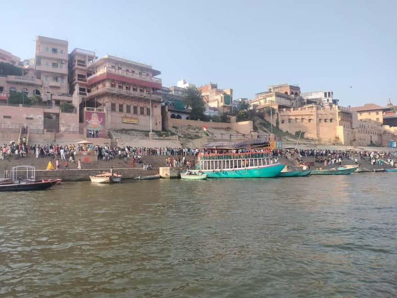 Tourist Guide English & Spanish Varanasi/Benares - Silk looms and Banarasi craftsmanship