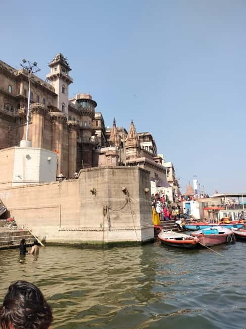 Tourist Guide English & Spanish Varanasi/Benares - The ghats: ritual, death, and daily life