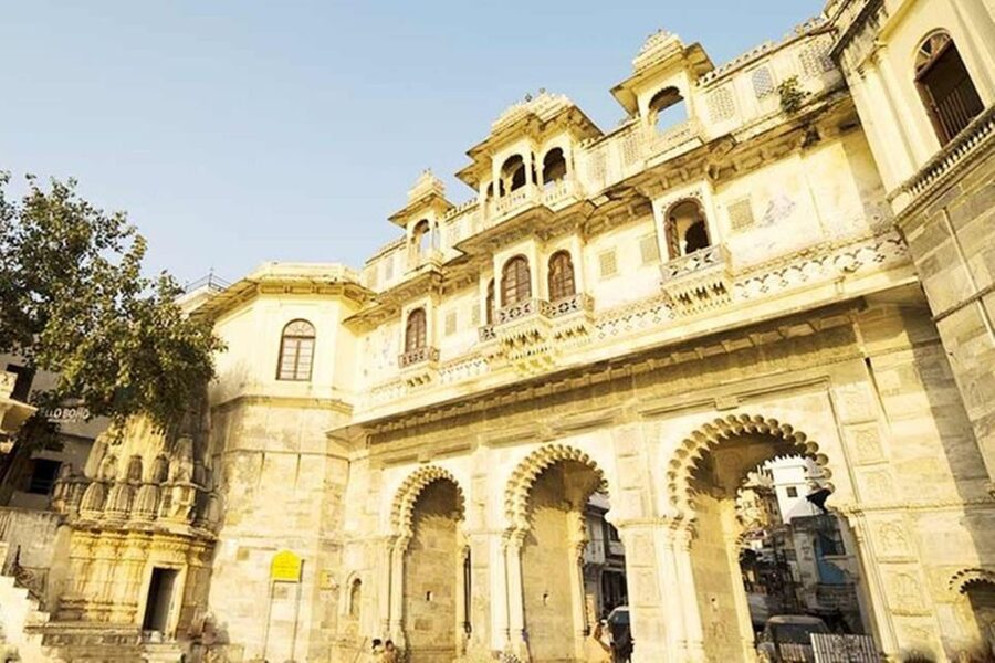 Udaipur: City Palace Museum Tour and Lake Pichola Boat Tour - Why this four-hour combination works