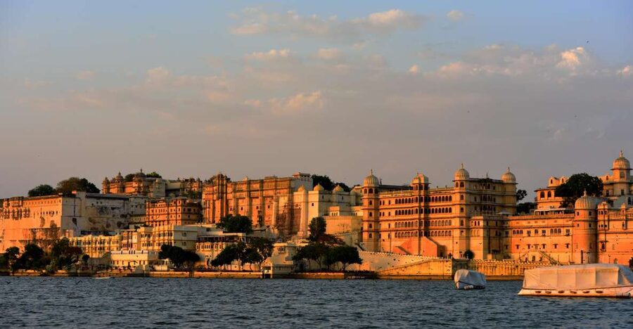 Udaipur: Full Day Private City Tour with Optional Boat Ride - Key points to know before booking