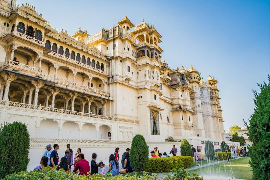 Udaipur: Full Day Private City Tour with Optional Boat Ride - Starting at Sajjangarh and the Monsoon Palace