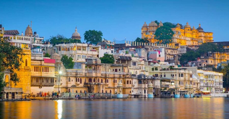 Udaipur: Guided Ghat Tour and Boat Ride - Hanuman Ghat and Nav Ghat: stories beside the water