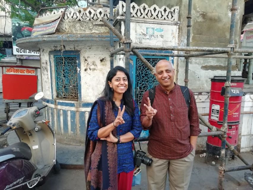 Udaipur: Guided Ghat Tour and Boat Ride - Lal Ghat and the colors of the Old City