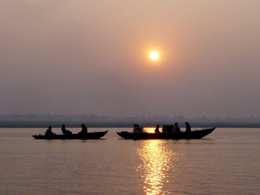 Udaipur: Guided Ghat Tour and Boat Ride - The Lake Pichola boat ride and Jag Mandir views