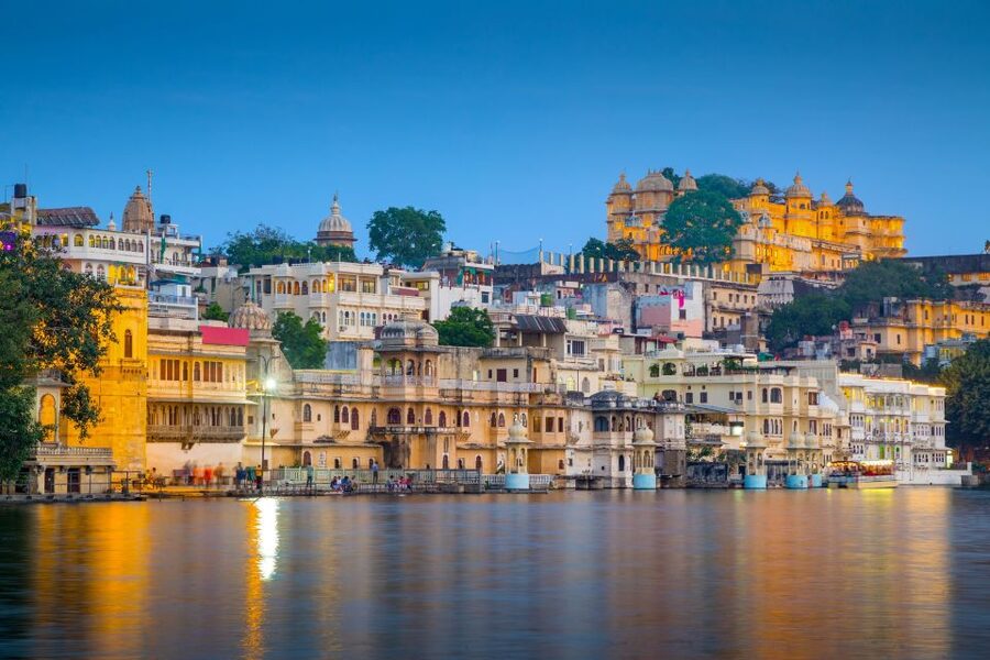 Udaipur: Guided Ghat Tour and Boat Ride - The romantic viewpoint and the first look at Lake Pichola