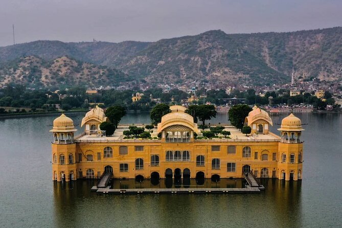 Ultimate Jaipur Tuk Tuk Tour with Pickup - Albert Hall Museum and Indo-Saracenic design