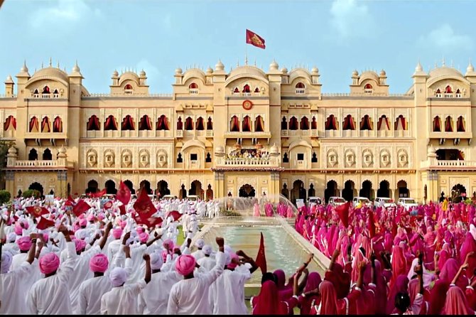 Unveiling Bollywood: Grand Tour of Iconic Real Sets & Their Story - From Mumbai Hotel Pickup to the Studio Gates