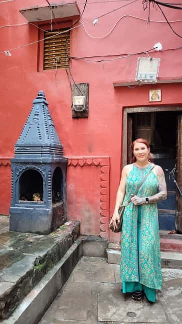 Varanasi: Hidden Secrets of Vibrant Tradition (Guided Tour) - What the guides add to the experience
