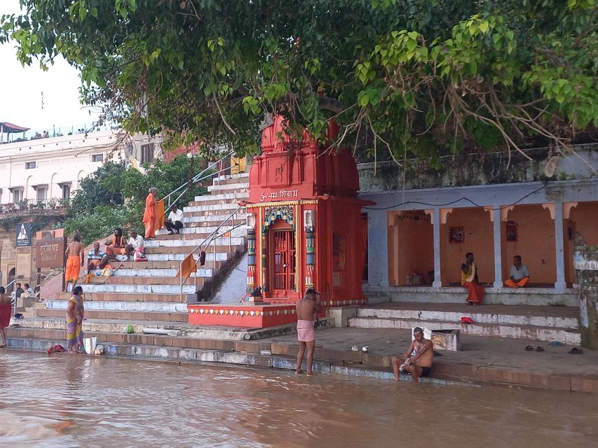 Varanasi: Sunrise Boat Tour with Arti Ceremony - Returning toward Assi Ghat